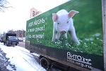 >Веганская реклама на грузовиках - впервые в России!